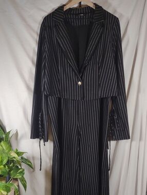 Black Pinstripe Women’s Suit Pants & Cropped Jacket Set - Size 2X